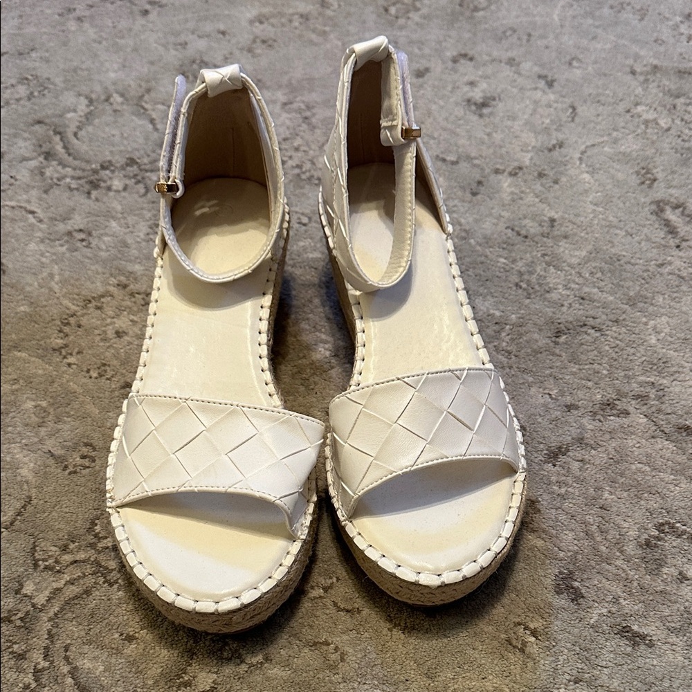 Elegant White Woven Wedge Sandals 9.5 never worn - Picture 2 of 5